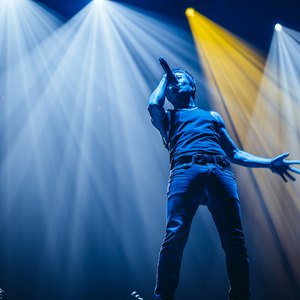 性调教夫妻二人添足添逼
